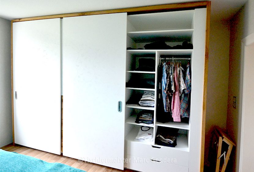 Schlafzimmerschrank mit Dekoroberfläche | Tischlermeister Marc Gendera